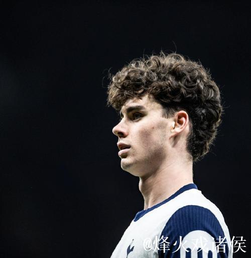 库杜斯：我们的表现不够好；很高兴看到阿奇-格雷想要控球