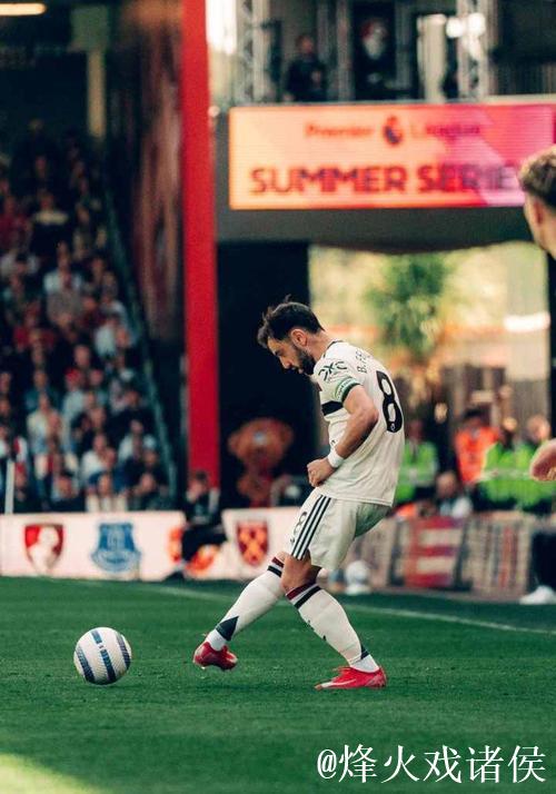 记者：除亚当斯外，曼联也关注伯恩茅斯另一位中场斯科特